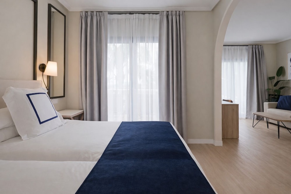 Hotel La Laguna Spa And Golf — Hotel rooms in Rojales, Valencian Community