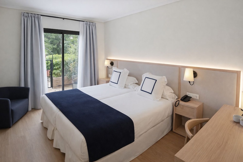 Hotel La Laguna Spa And Golf — Hotel rooms in Rojales, Valencian Community