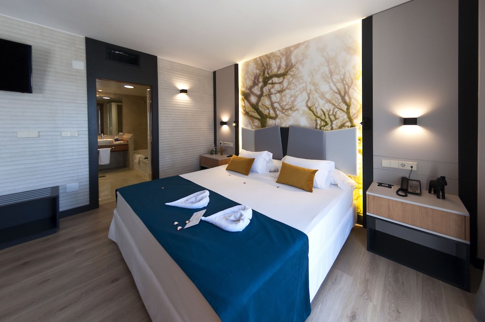 Hotel La Laguna Spa And Golf — Hotel rooms in Rojales, Valencian Community