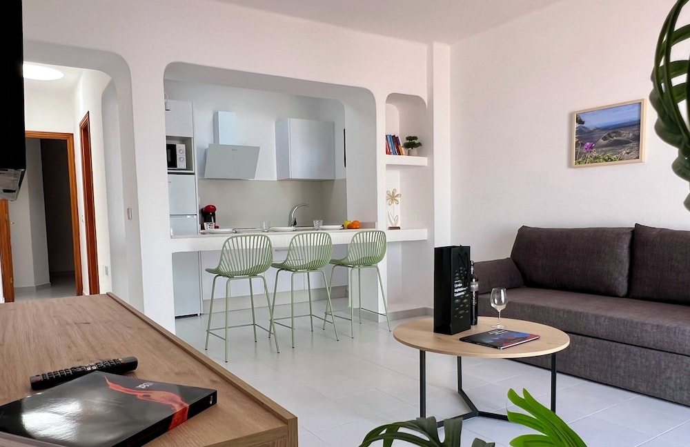 Apartamentos La Laguneta — Hotel rooms in Puerto del Carmen, Canary Islands