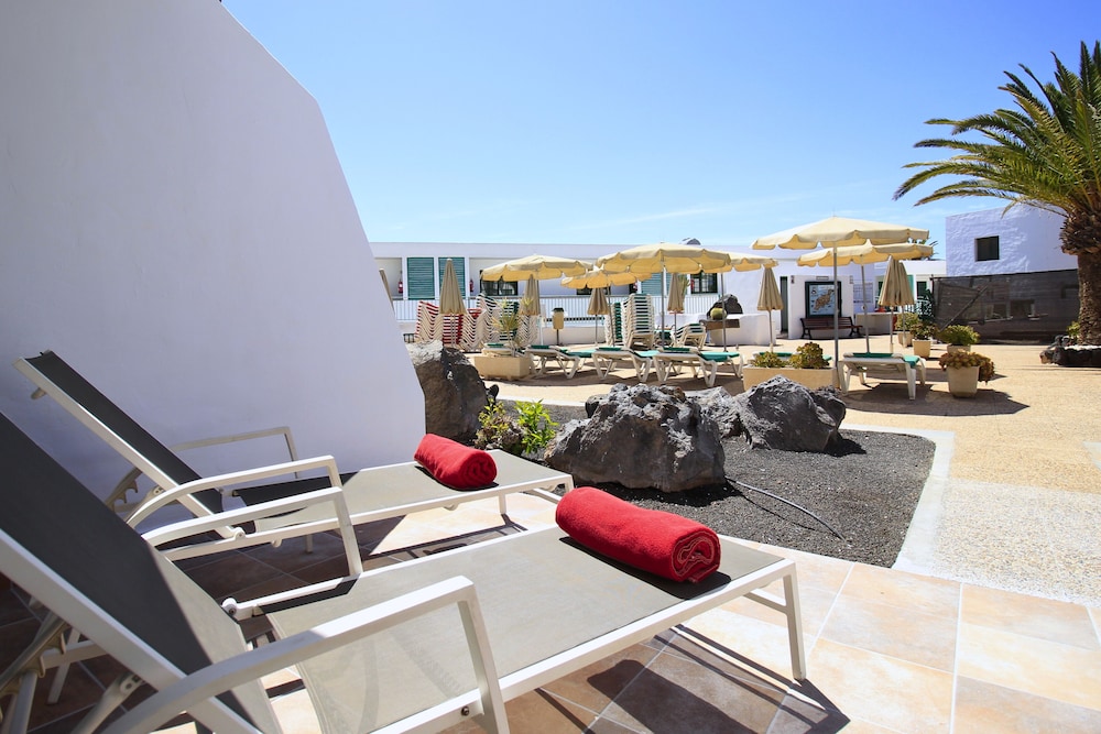 Apartments La Peñita Lanzarote — Hotel building in Puerto del Carmen, Canary Islands