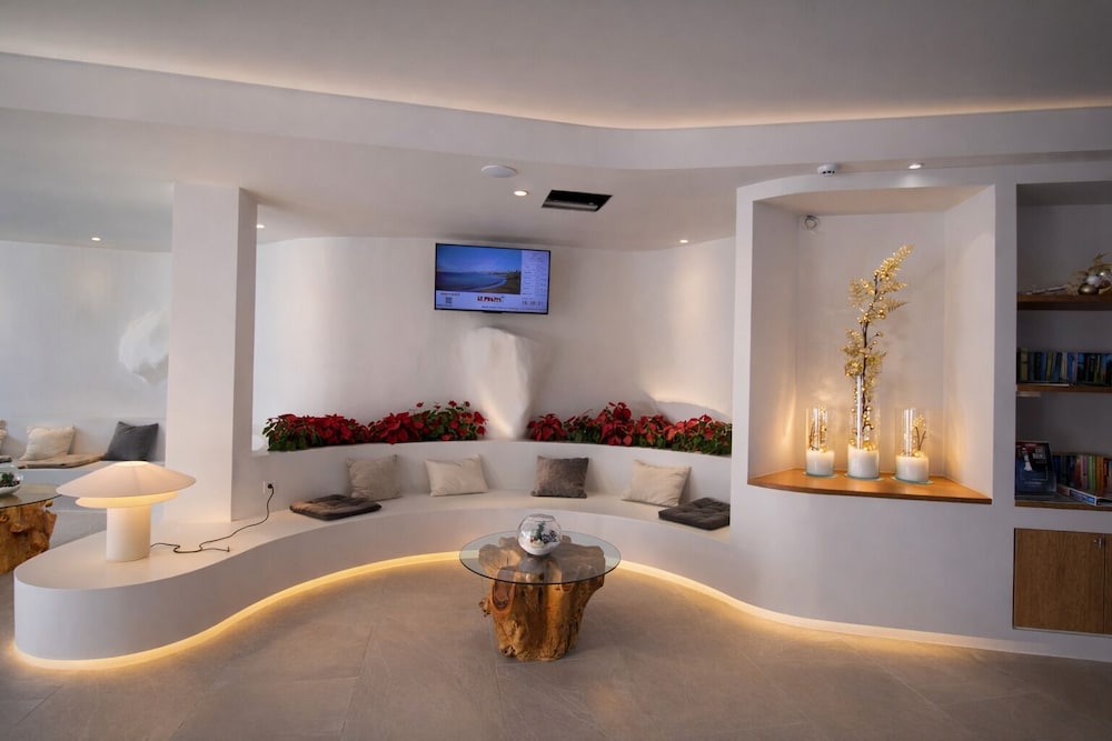 Apartments La Peñita Lanzarote — Hotel building in Puerto del Carmen, Canary Islands