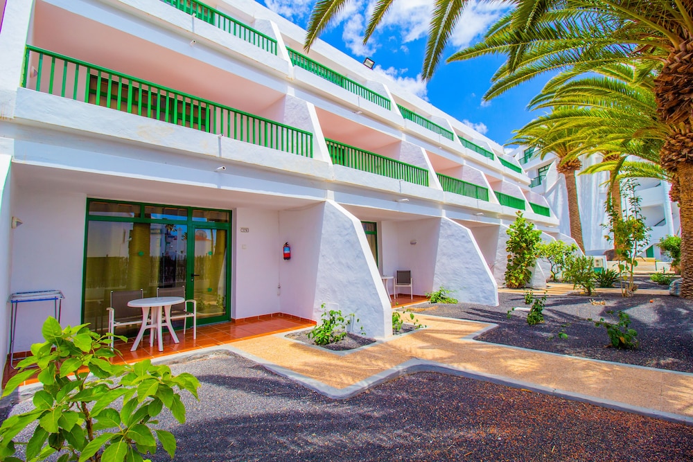 Apartments La Peñita Lanzarote — Hotel building in Puerto del Carmen, Canary Islands