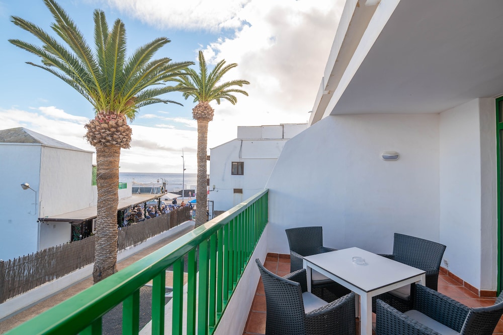 Apartments La Peñita Lanzarote — Hotel building in Puerto del Carmen, Canary Islands