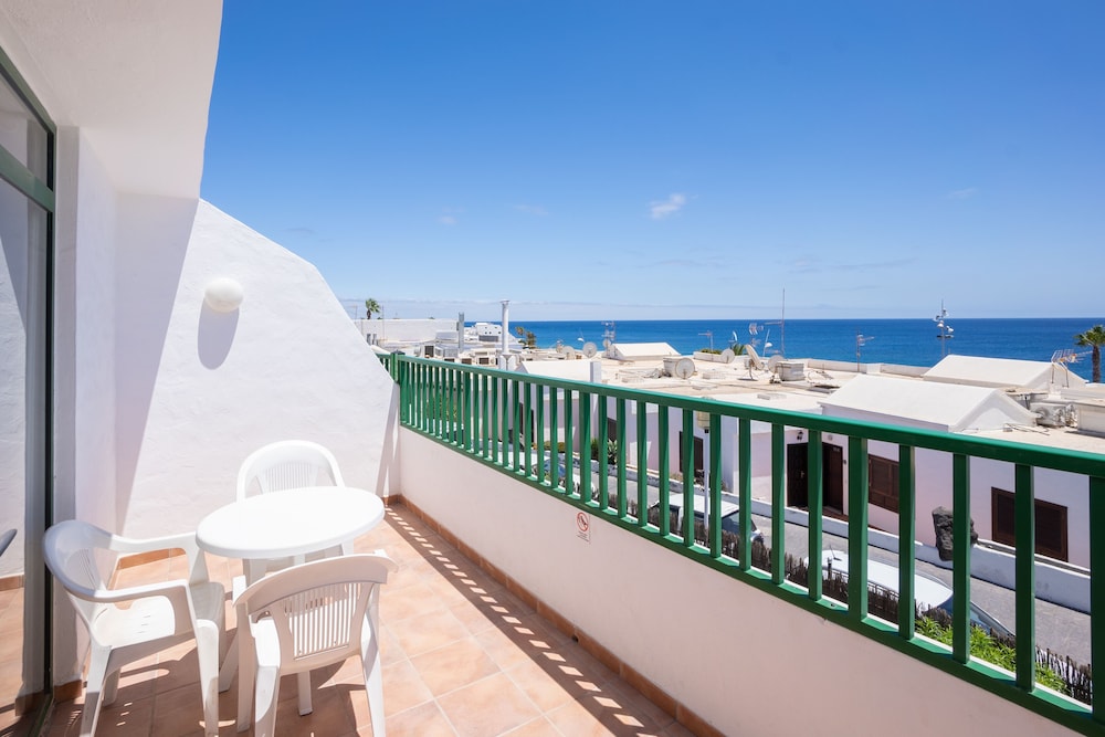 Apartments La Peñita Lanzarote — Hotel rooms in Puerto del Carmen, Canary Islands