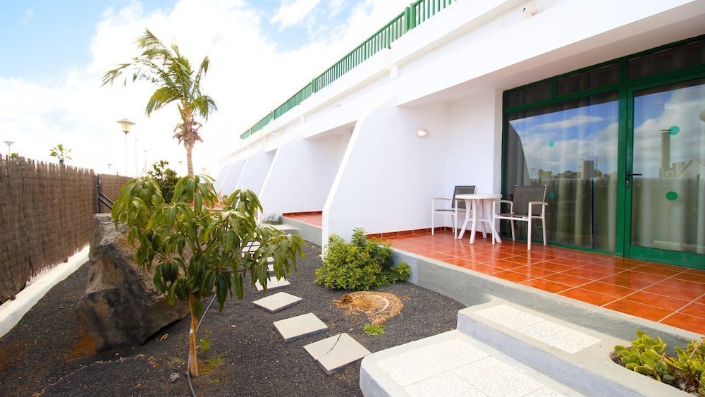 Apartments La Peñita Lanzarote — Hotel building in Puerto del Carmen, Canary Islands
