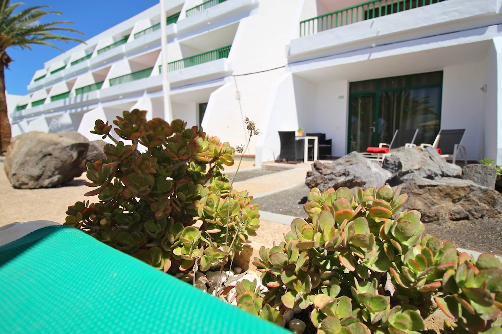 Apartments La Peñita Lanzarote — Hotel building in Puerto del Carmen, Canary Islands