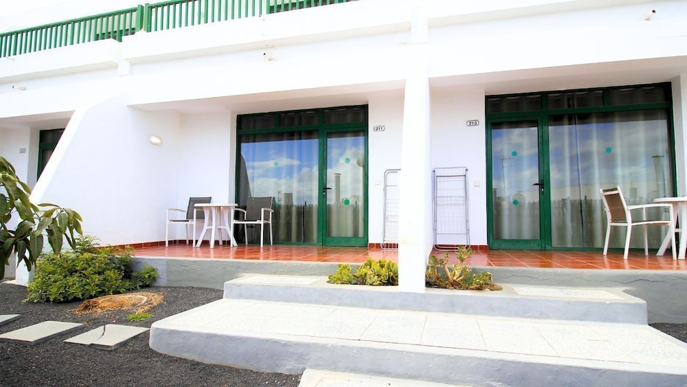Apartments La Peñita Lanzarote — Hotel building in Puerto del Carmen, Canary Islands