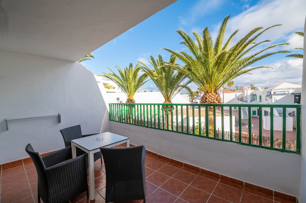 Apartments La Peñita Lanzarote — Hotel rooms in Puerto del Carmen, Canary Islands