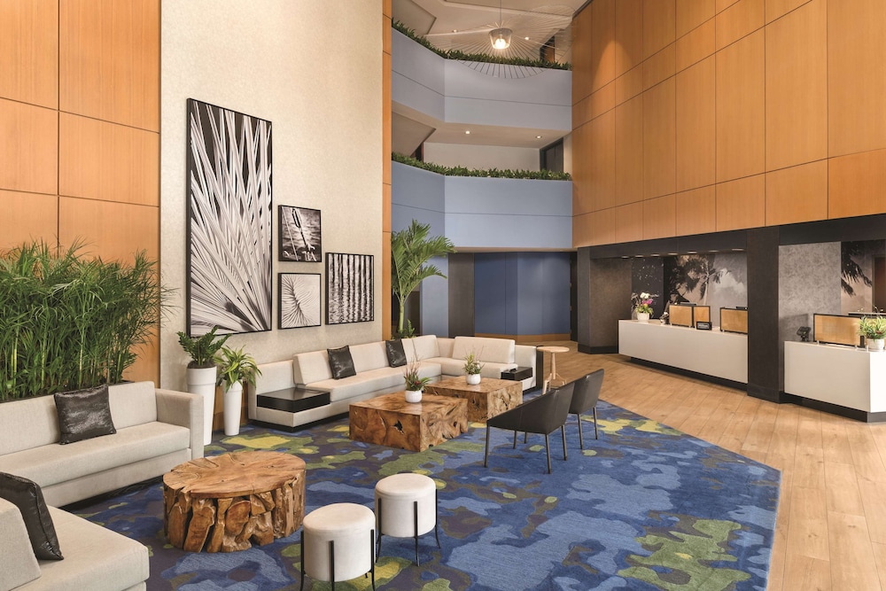 DoubleTree by Hilton Tampa Rocky Point Waterfront — Hotel building in Tampa, Florida