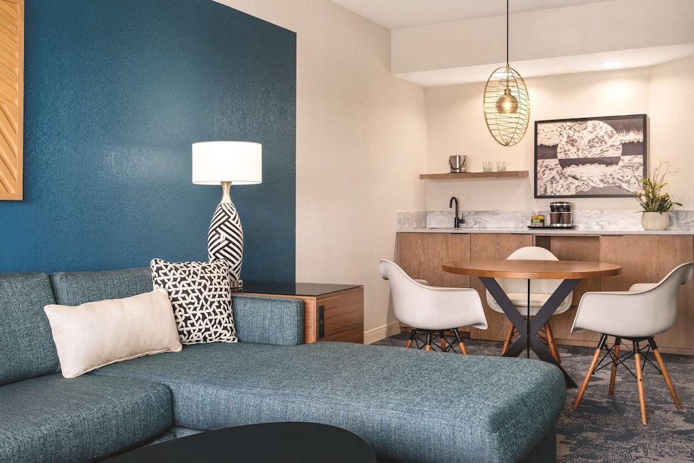 DoubleTree by Hilton Tampa Rocky Point Waterfront — Hotel rooms in Tampa, Florida