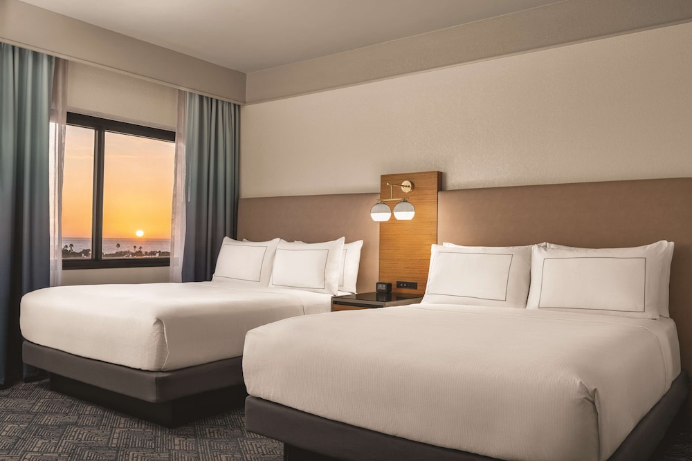 DoubleTree by Hilton Tampa Rocky Point Waterfront — Hotel rooms in Tampa, Florida