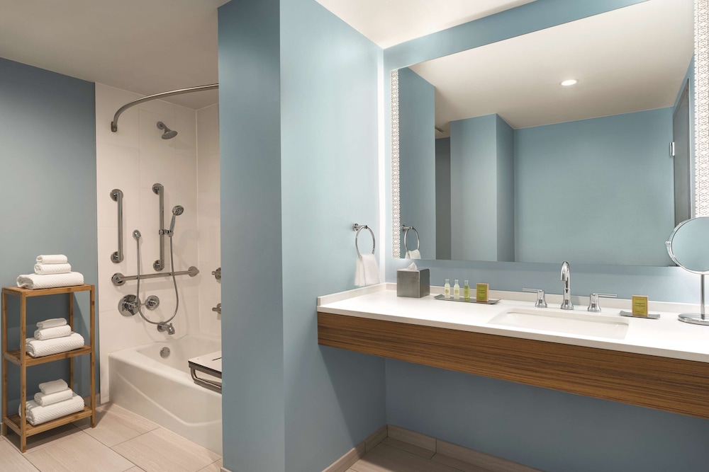 DoubleTree by Hilton Tampa Rocky Point Waterfront — Hotel rooms in Tampa, Florida