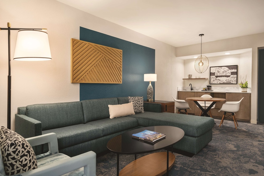 DoubleTree by Hilton Tampa Rocky Point Waterfront — Hotel rooms in Tampa, Florida