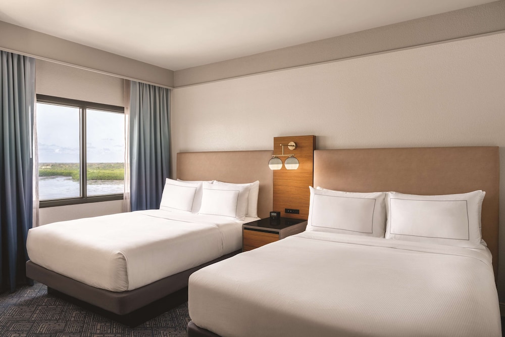 DoubleTree by Hilton Tampa Rocky Point Waterfront — Hotel rooms in Tampa, Florida