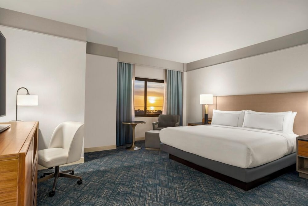 DoubleTree by Hilton Tampa Rocky Point Waterfront — Hotel rooms in Tampa, Florida