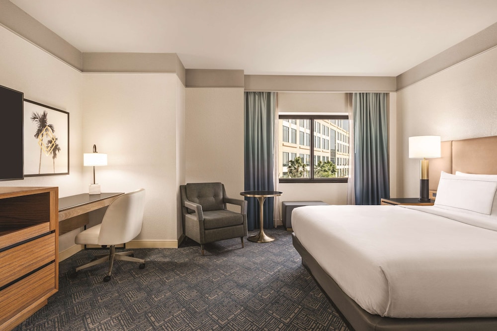 DoubleTree by Hilton Tampa Rocky Point Waterfront — Hotel rooms in Tampa, Florida