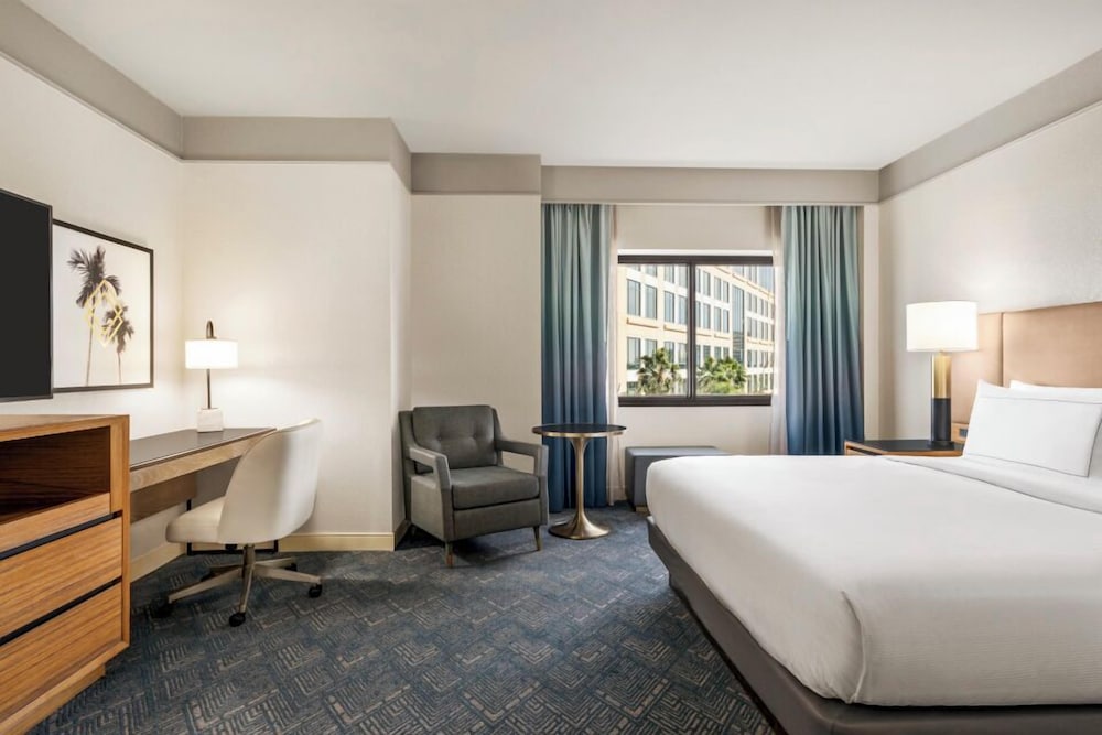 DoubleTree by Hilton Tampa Rocky Point Waterfront — Hotel rooms in Tampa, Florida