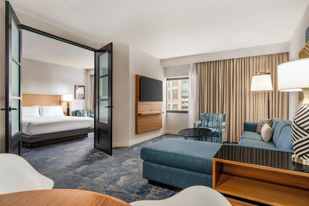 DoubleTree by Hilton Tampa Rocky Point Waterfront — Hotel rooms in Tampa, Florida