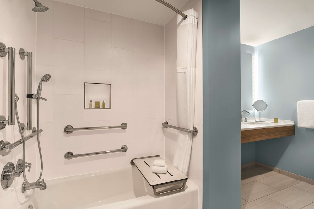 DoubleTree by Hilton Tampa Rocky Point Waterfront — Hotel rooms in Tampa, Florida
