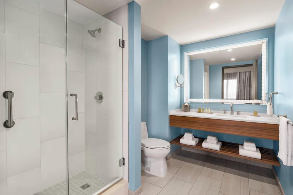DoubleTree by Hilton Tampa Rocky Point Waterfront — Hotel rooms in Tampa, Florida