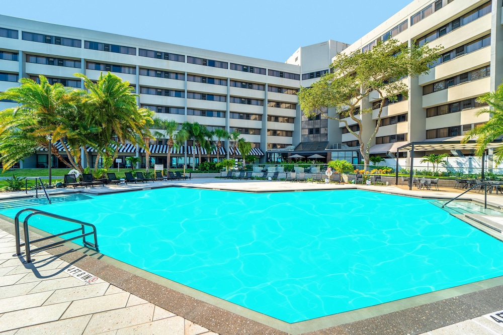 DoubleTree by Hilton Tampa Rocky Point Waterfront — Swimming pool in Tampa, Florida
