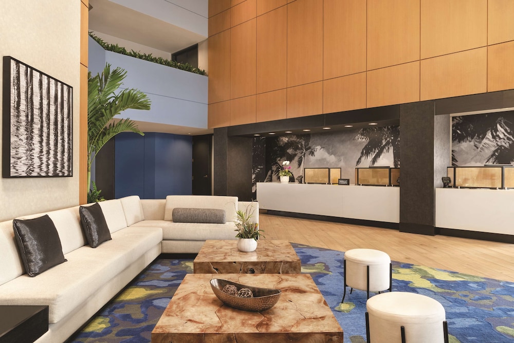 DoubleTree by Hilton Tampa Rocky Point Waterfront — Hotel building in Tampa, Florida
