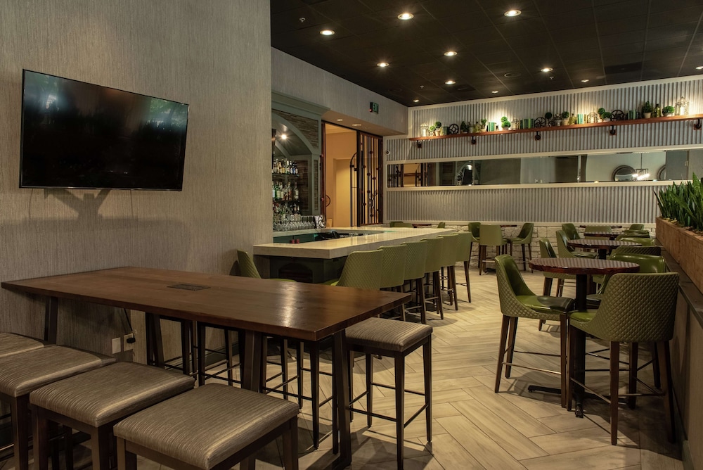 Hotel Zessa Orange County Airport, a DoubleTree by Hilton — Restaurant & bars in Santa Ana, California