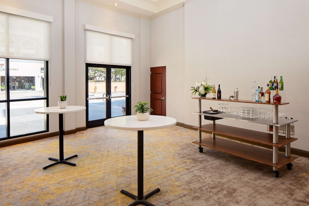 Hotel Zessa Orange County Airport, a DoubleTree by Hilton — Restaurant & bars in Santa Ana, California