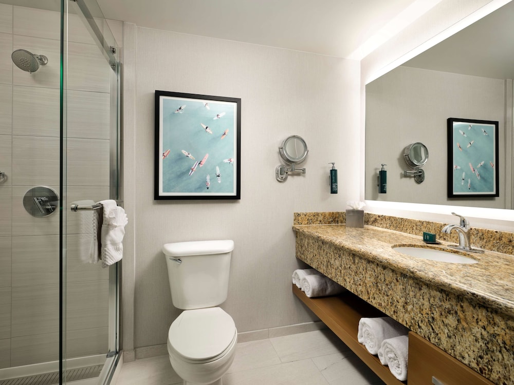 Hotel Zessa Orange County Airport, a DoubleTree by Hilton — Hotel rooms in Santa Ana, California