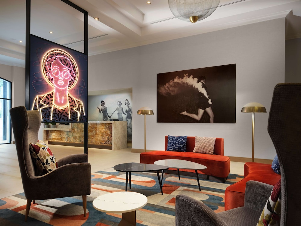 Hotel Zessa Orange County Airport, a DoubleTree by Hilton — Hotel building in Santa Ana, California