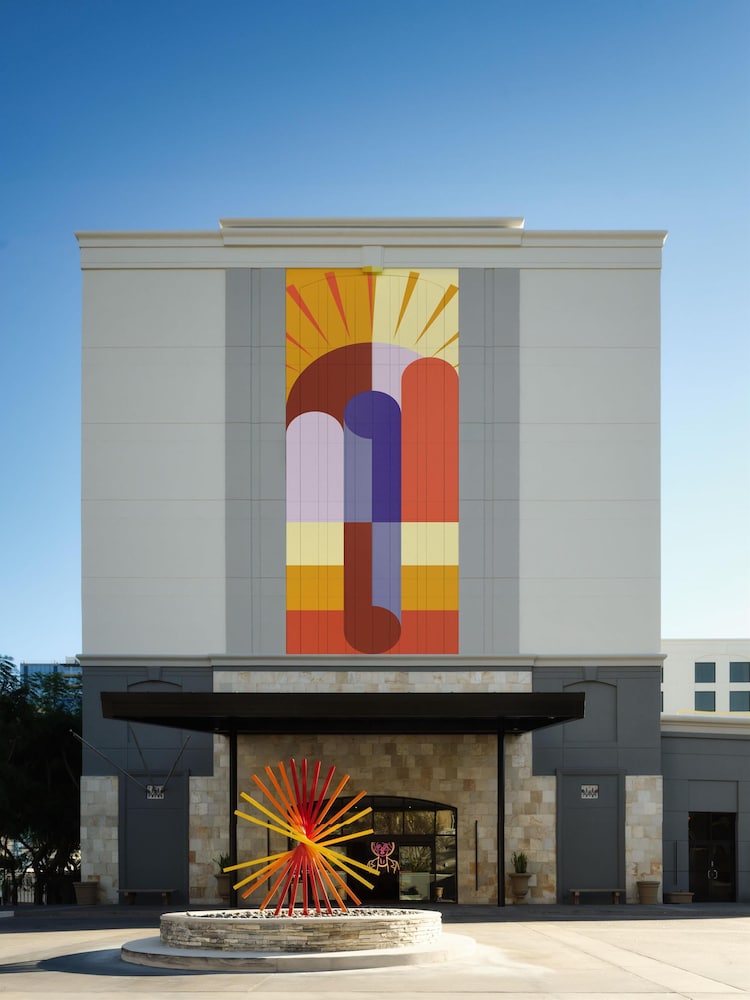 Hotel Zessa Orange County Airport, a DoubleTree by Hilton — Hotel building in Santa Ana, California