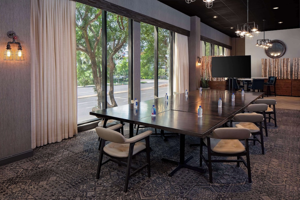 Hotel Zessa Orange County Airport, a DoubleTree by Hilton — Restaurant & bars in Santa Ana, California