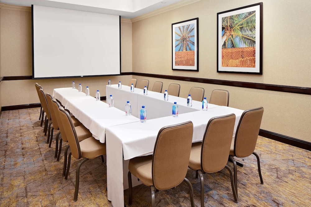 Hotel Zessa Orange County Airport, a DoubleTree by Hilton — Hotel building in Santa Ana, California