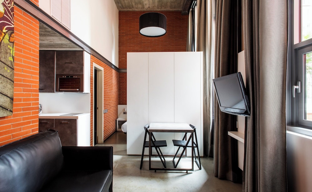 Aparthotel República — Hotel rooms in Barcelona, Catalonia