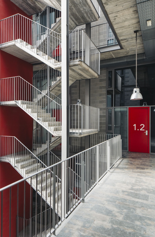 Aparthotel República — Hotel building in Barcelona, Catalonia
