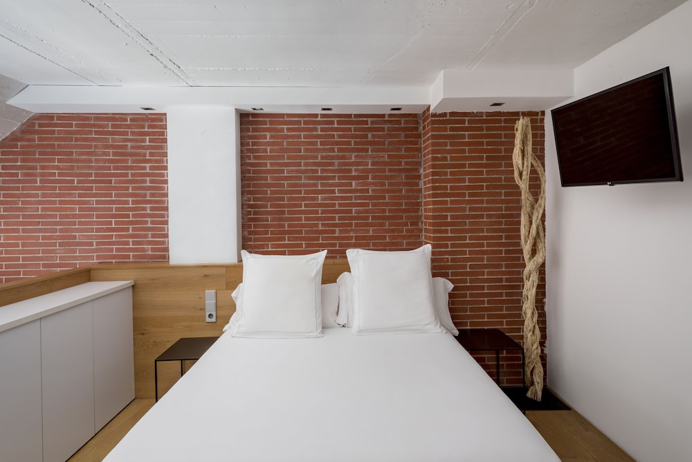Aparthotel República — Hotel rooms in Barcelona, Catalonia