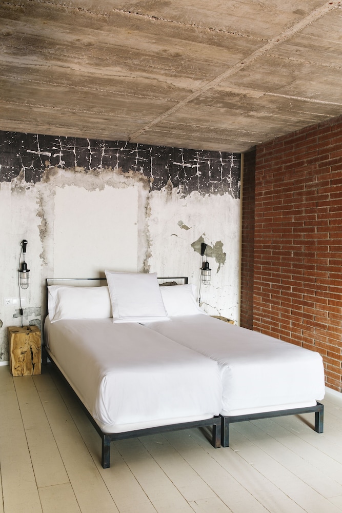Aparthotel República — Hotel rooms in Barcelona, Catalonia