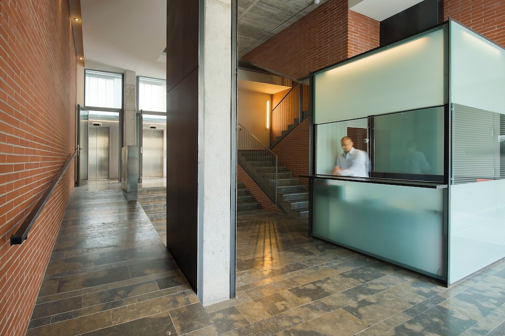 Aparthotel República — Hotel building in Barcelona, Catalonia