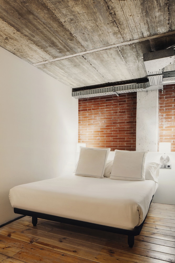 Aparthotel República — Hotel rooms in Barcelona, Catalonia