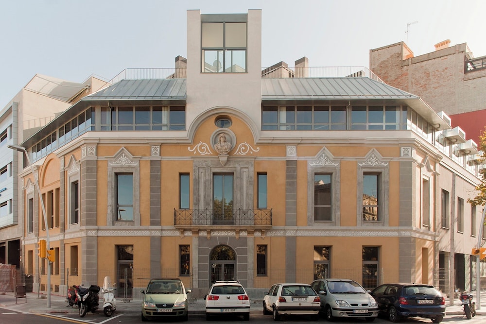 Aparthotel República — Hotel building in Barcelona, Catalonia
