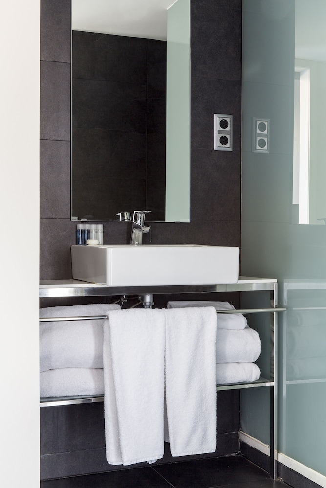 Aparthotel República — Hotel rooms in Barcelona, Catalonia