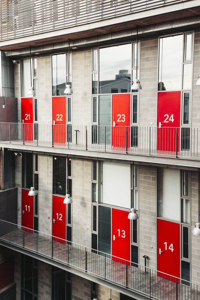 Aparthotel República — Hotel building in Barcelona, Catalonia