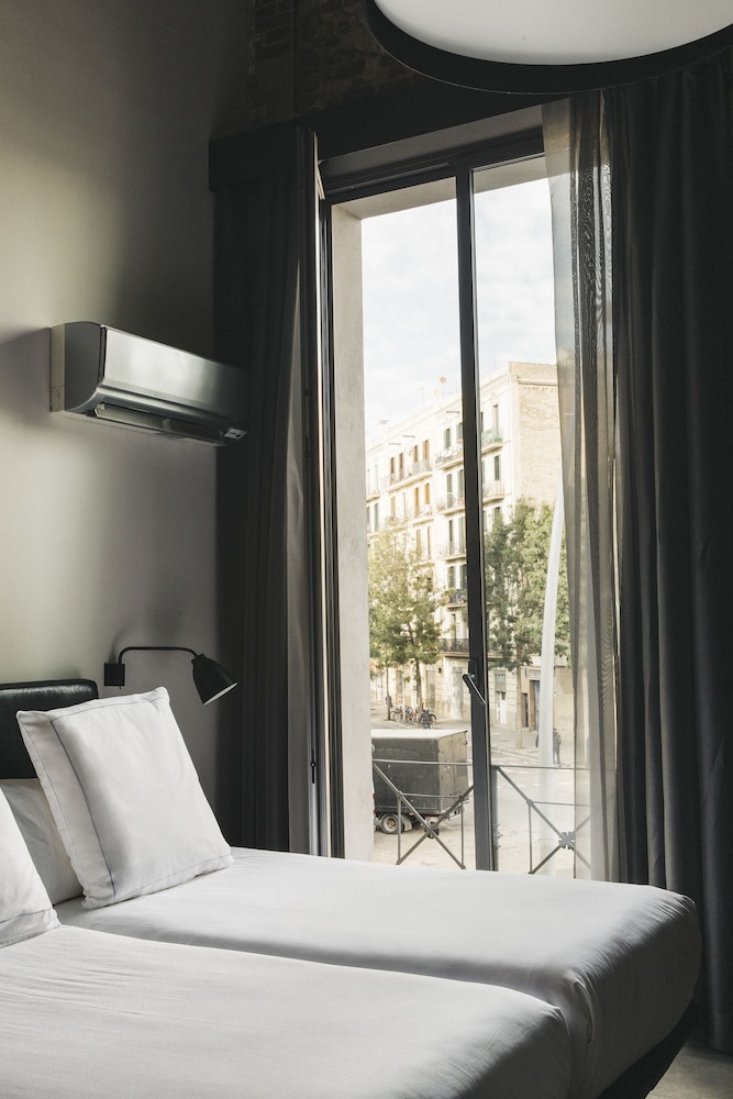 Aparthotel República — Hotel rooms in Barcelona, Catalonia