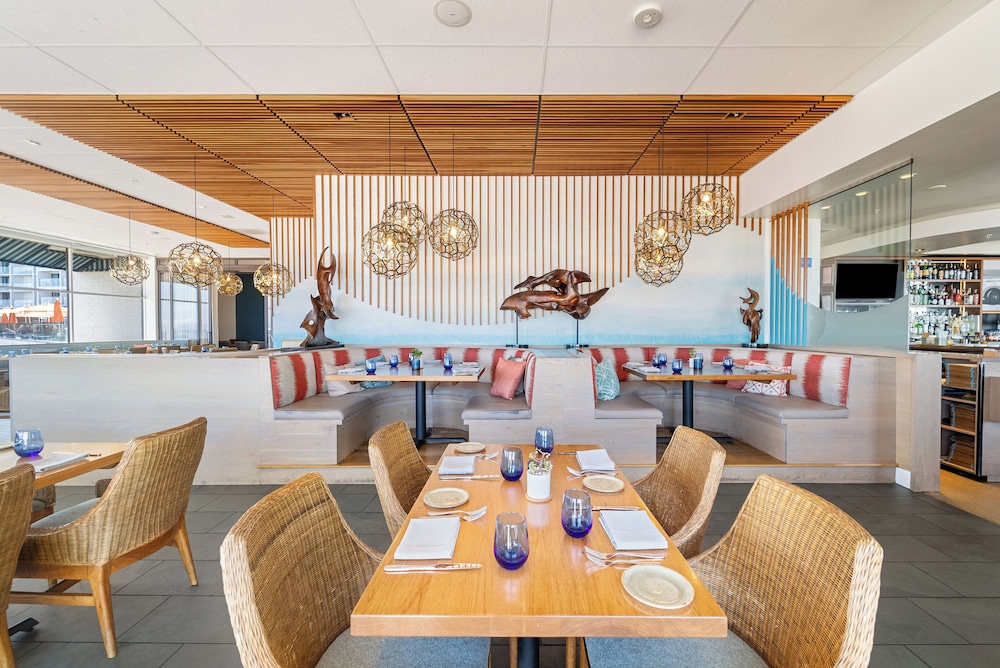 Dream Inn Santa Cruz — Restaurant & bars in Santa Cruz, California