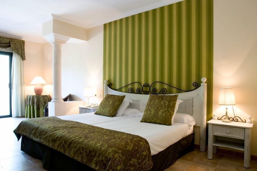 Lago Garden Hotel & Spa — Hotel rooms in Cala Ratjada, Balearic Islands