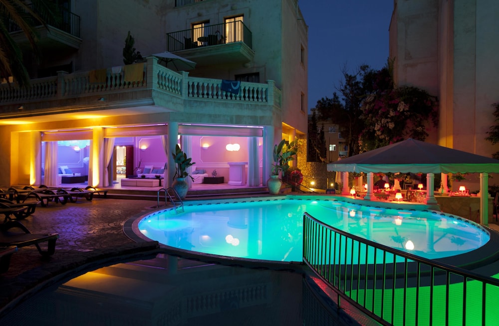 Lago Garden Hotel & Spa — Swimming pool in Cala Ratjada, Balearic Islands