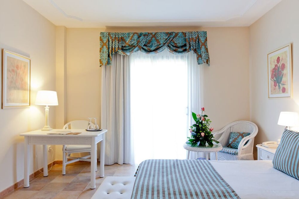 Lago Garden Hotel & Spa — Hotel rooms in Cala Ratjada, Balearic Islands