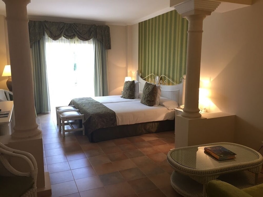 Lago Garden Hotel & Spa — Hotel rooms in Cala Ratjada, Balearic Islands