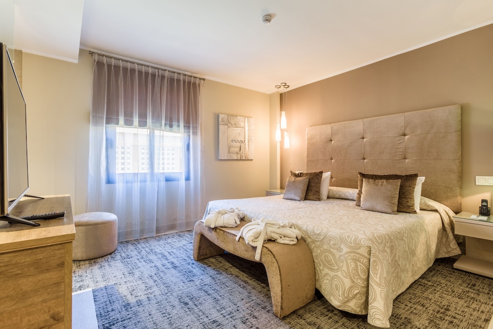 Lago Garden Hotel & Spa — Hotel rooms in Cala Ratjada, Balearic Islands